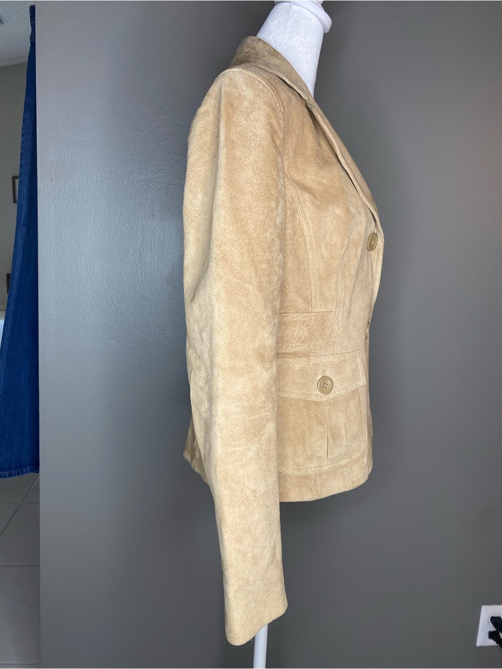 Ann Taylor Loft 100% Suede Leather Button-Front Blazer Jacket in Camel - Size 4 - Picture 2 of 6